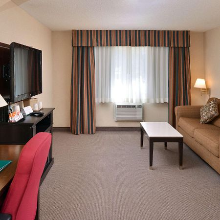 Quality Inn & Suites Walnut - City Of Industry Exterior foto