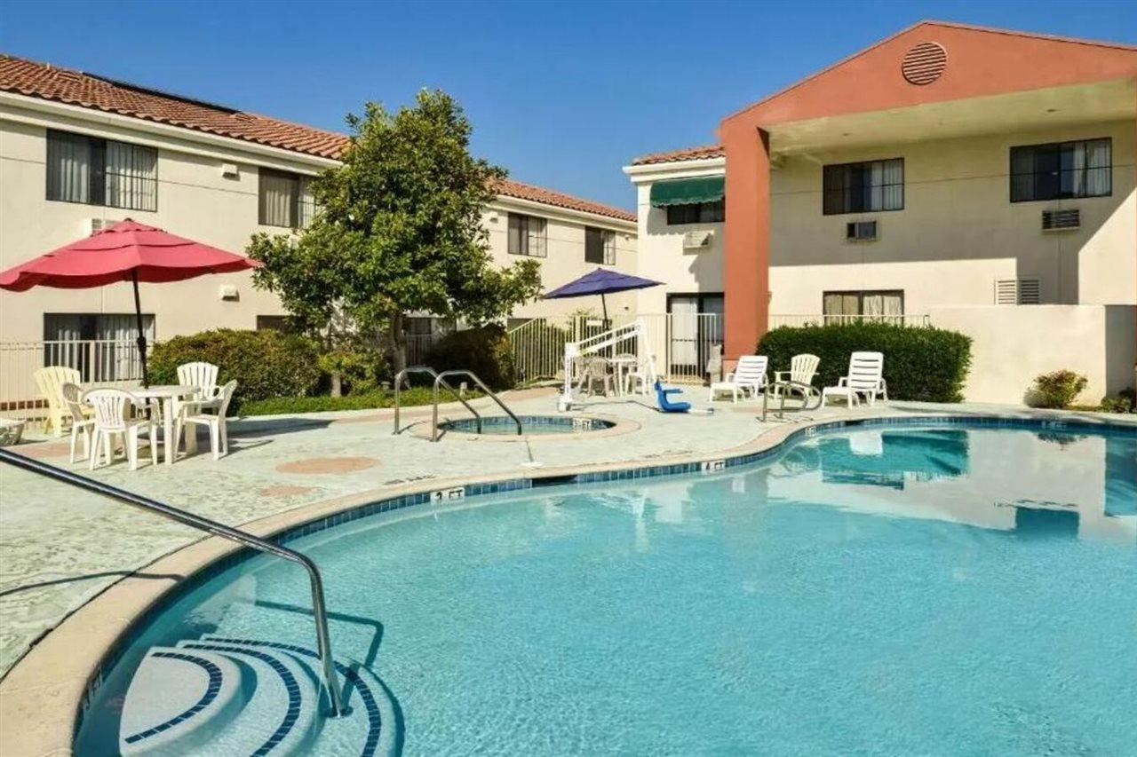 Quality Inn & Suites Walnut - City Of Industry Exterior foto